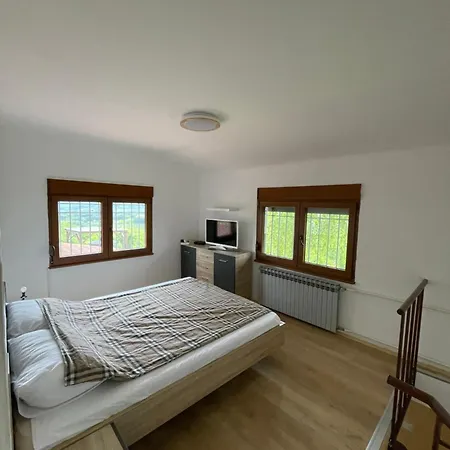 Kuca Na Dan Sa Bazenom Hedonist Place * Zaklopaca (Belgrade)